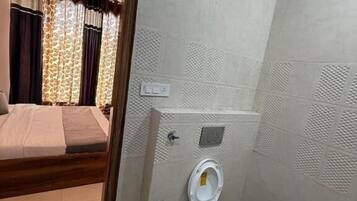 Shower, free toiletries, towels, soap