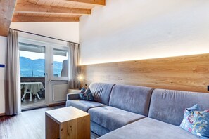 Fernseher, Tischtennisplatte