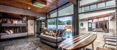 บ้านพัก, หลายเตียง, ใช้สระว่ายน้ำได้, วิวทะเล (1617 Ocean) | ภายใน