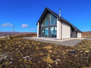 Exterior - 8B Carrigreich (Harris)