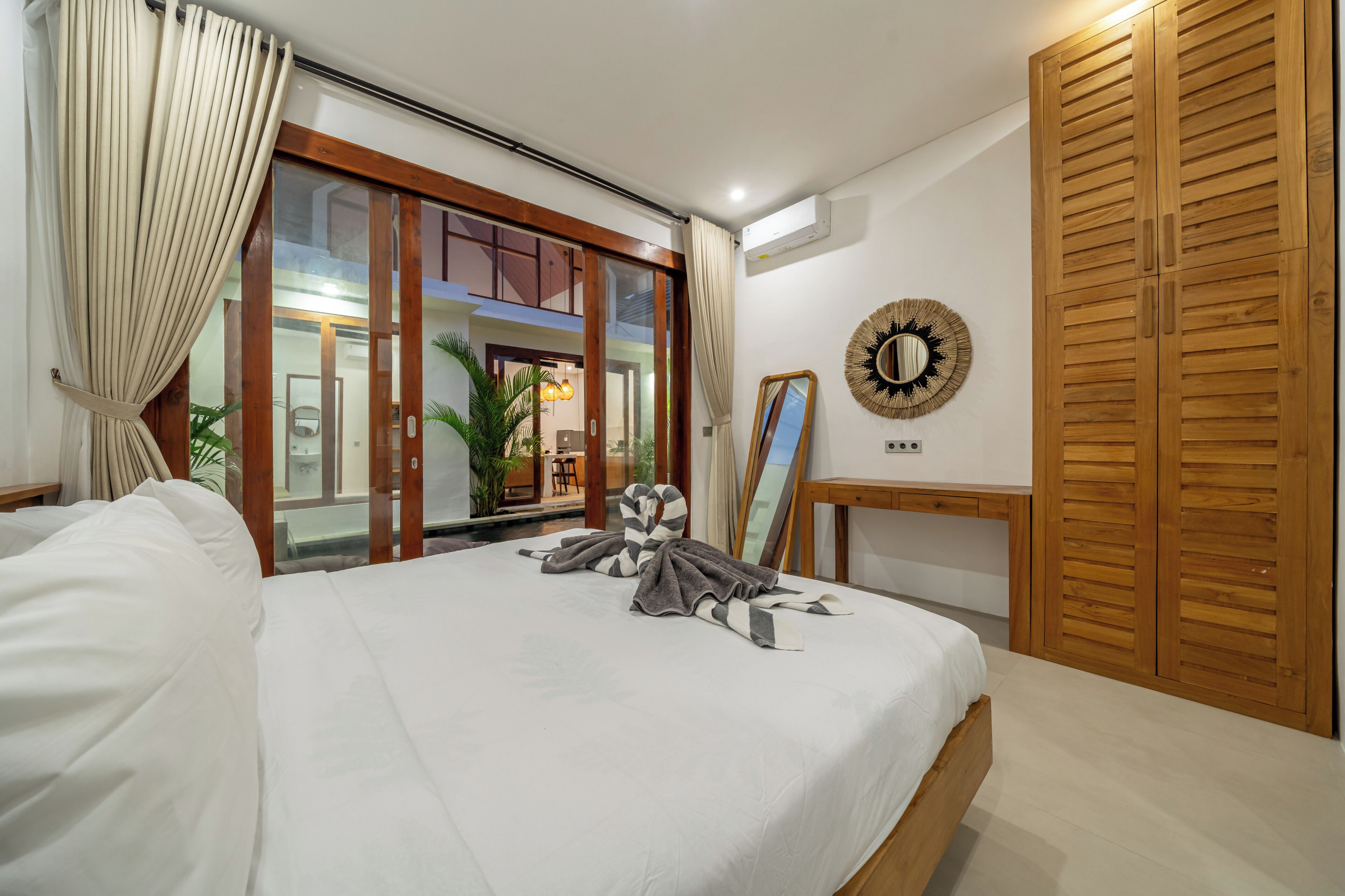 Superior Villa, Pool View | Egyptian cotton sheets, premium bedding, in-room safe
