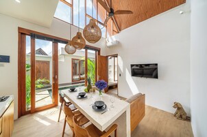 Vila superior, vista para a piscina | Opções para refeição