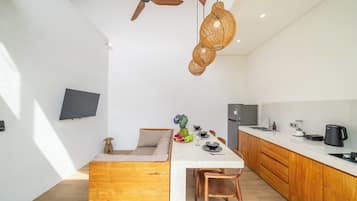 Superior Villa, Pool View | Interior