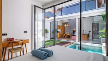 Villa clásica, vistas a la piscina | Vistas desde la habitación