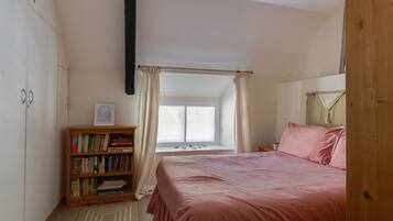 3 bedrooms, WiFi (free), individually decorated, individually furnished
