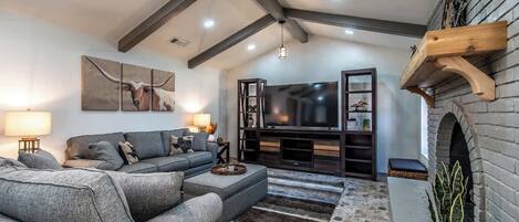 House, Multiple Beds, Pool Access, Garden View (5409 Ocean Drive) | Living area