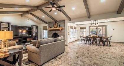 Ocean Dr Sleeps 19 With Hot Tub & Game Room