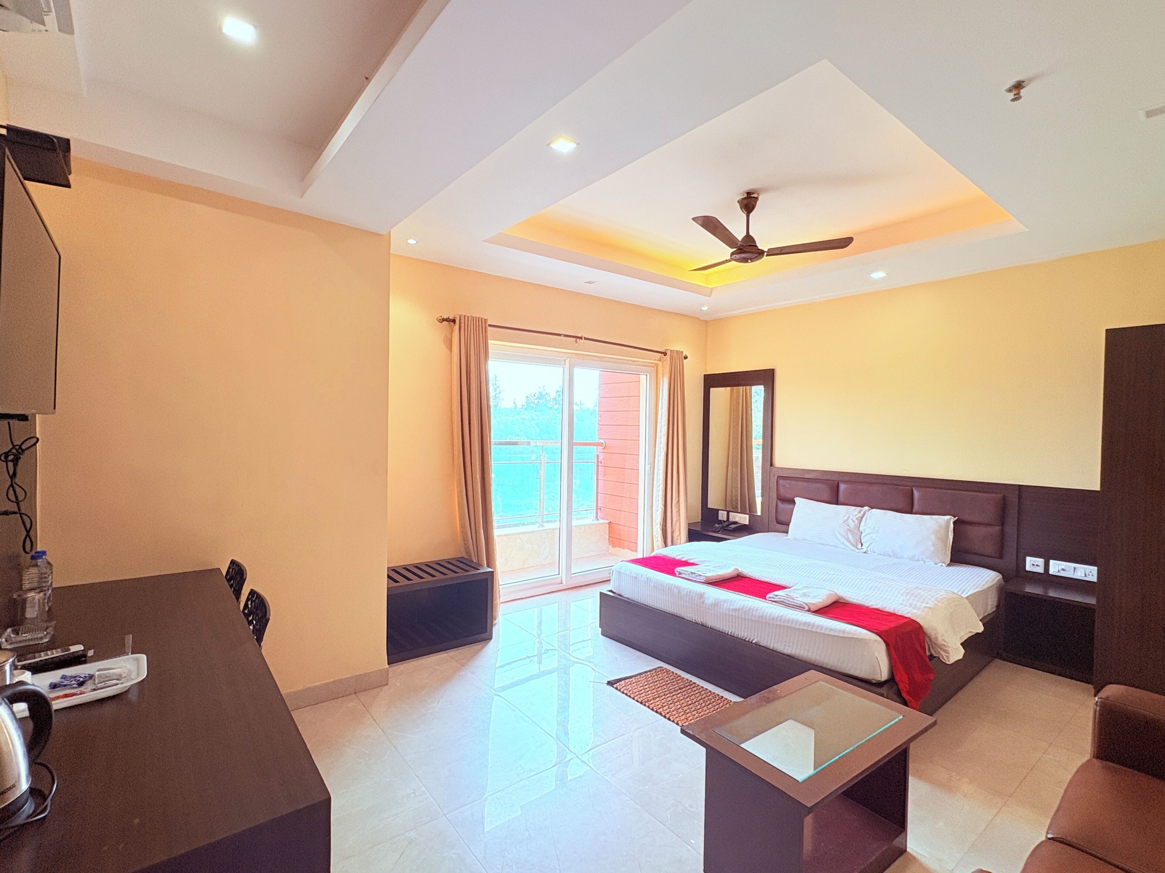 Habitación Premium doble, vistas parciales al mar | Escritorio y wifi gratis