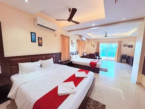 Desk, free WiFi - International GC Hotel Sea Beach Digha (Digha)