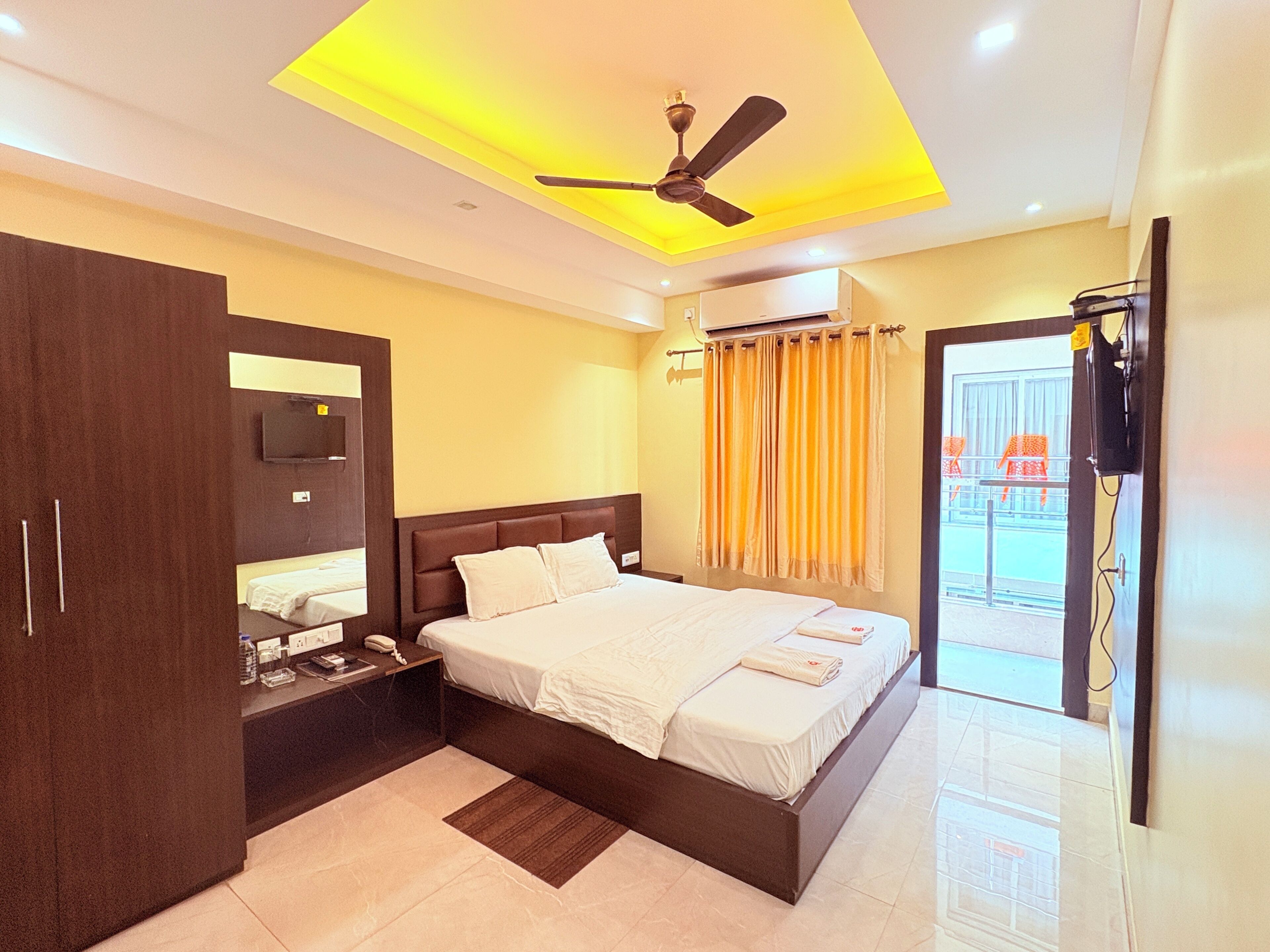 Habitación Deluxe doble, vistas al patio | Escritorio y wifi gratis
