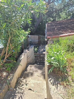 Property grounds - Le Cottage de Zenitude - Romantic & wellness getaway with spa and massages (Béziers)