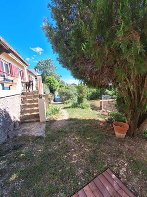 Property grounds - Le Cottage de Zenitude - Romantic & wellness getaway with spa and massages (Béziers)