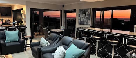 House, 5 Bedrooms, Smoking, Balcony | Lounge