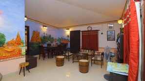 Interior - Urban Escape Farmhouse by GGH Noida (Noida)