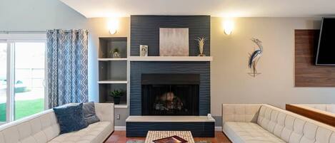 House, Multiple Beds, Hot Tub, Ocean View (4243 Ocean) | Living area