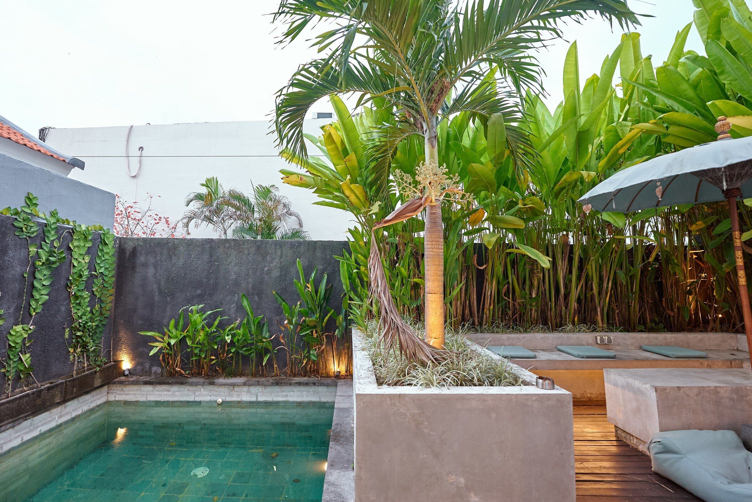 4 kolam renang outdoor