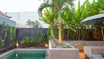 4 kolam renang outdoor