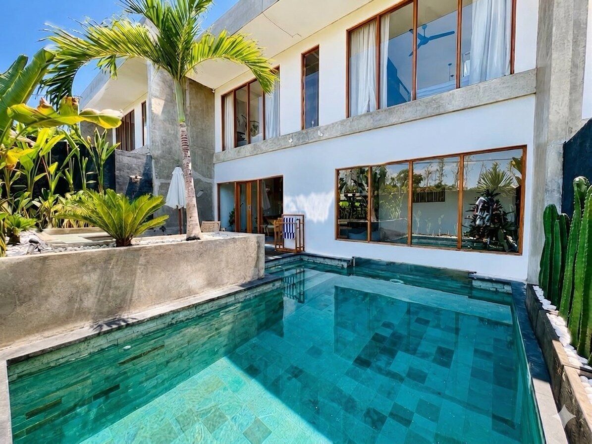 4 outdoor pools