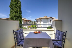 Outdoor dining - Beautiful Apartment Callysta PA11 (Kouklia)