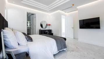 Deluxe-Doppelzimmer, Balkon, Meerblick | Schallisolierte Zimmer, kostenloses WLAN