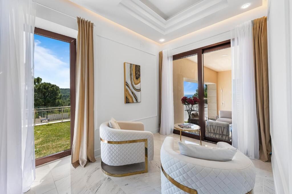 Superior Double Room, Garden View | Living area | TV