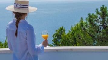 Luxury Double Room, Balcony, Sea View | Property grounds