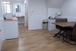 Basic Studio | Dining - Oskar's House (Krung Thep Maha Nakhon)