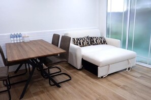Basic Studio | Dining - Oskar's House (Krung Thep Maha Nakhon)