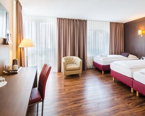 Studio Apartment | 客房内保险箱、办公桌、免费 WiFi、床单
