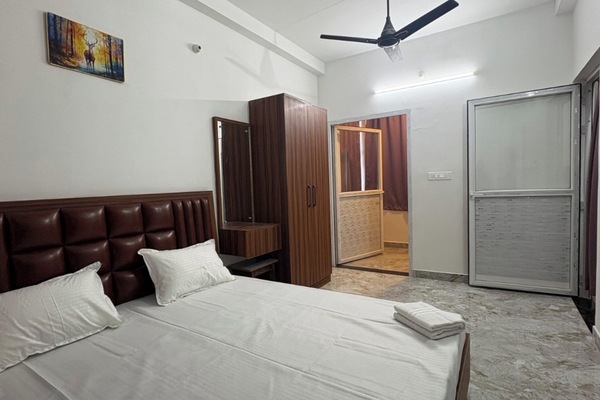 Suite | Rollaway beds, free WiFi, bed sheets
