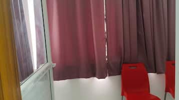 Suite | Rollaway beds, free WiFi, bed sheets