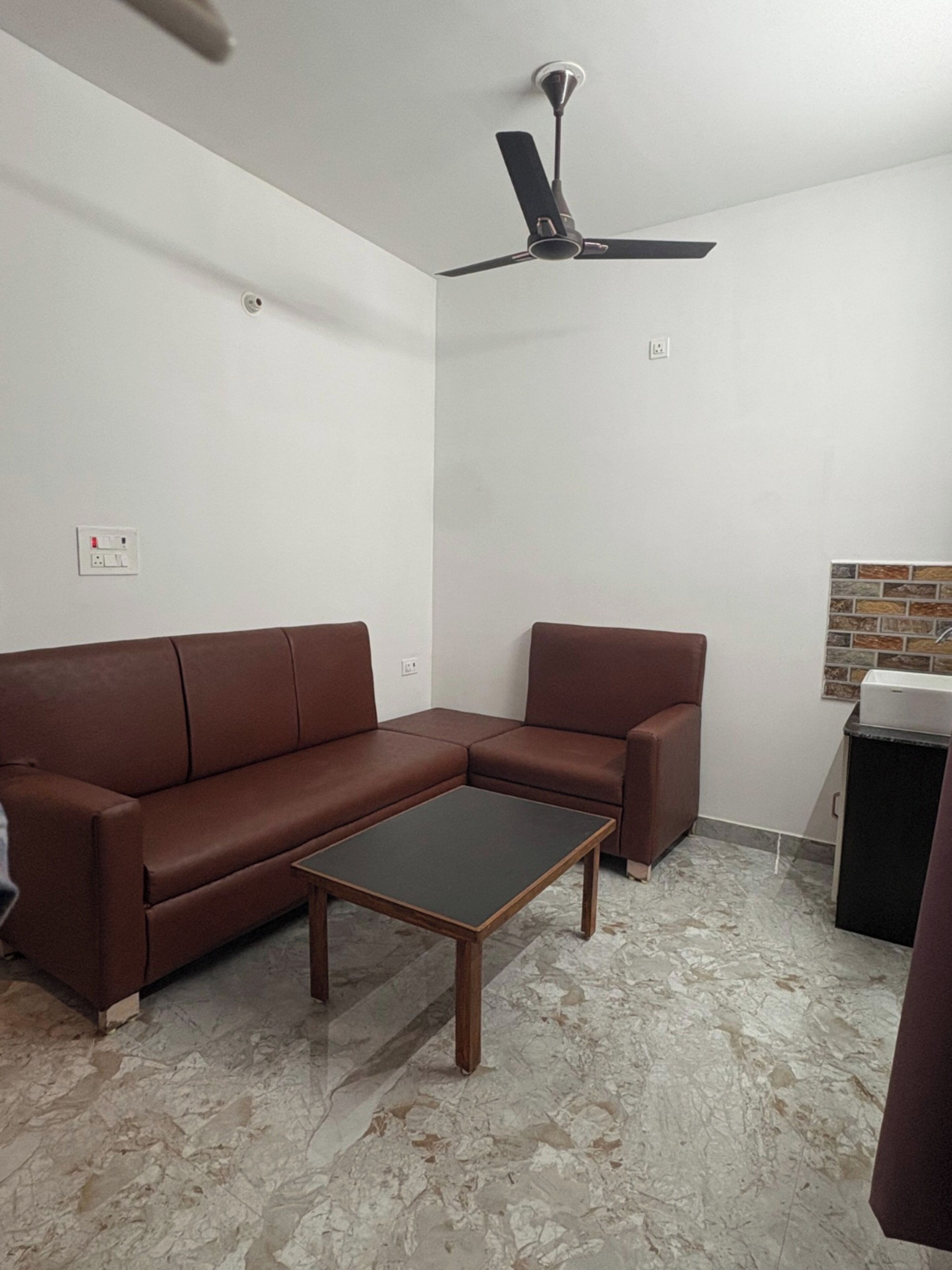 Suite | Rollaway beds, free WiFi, bed sheets