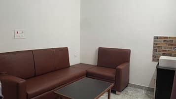 Suite | Rollaway beds, free WiFi, bed sheets