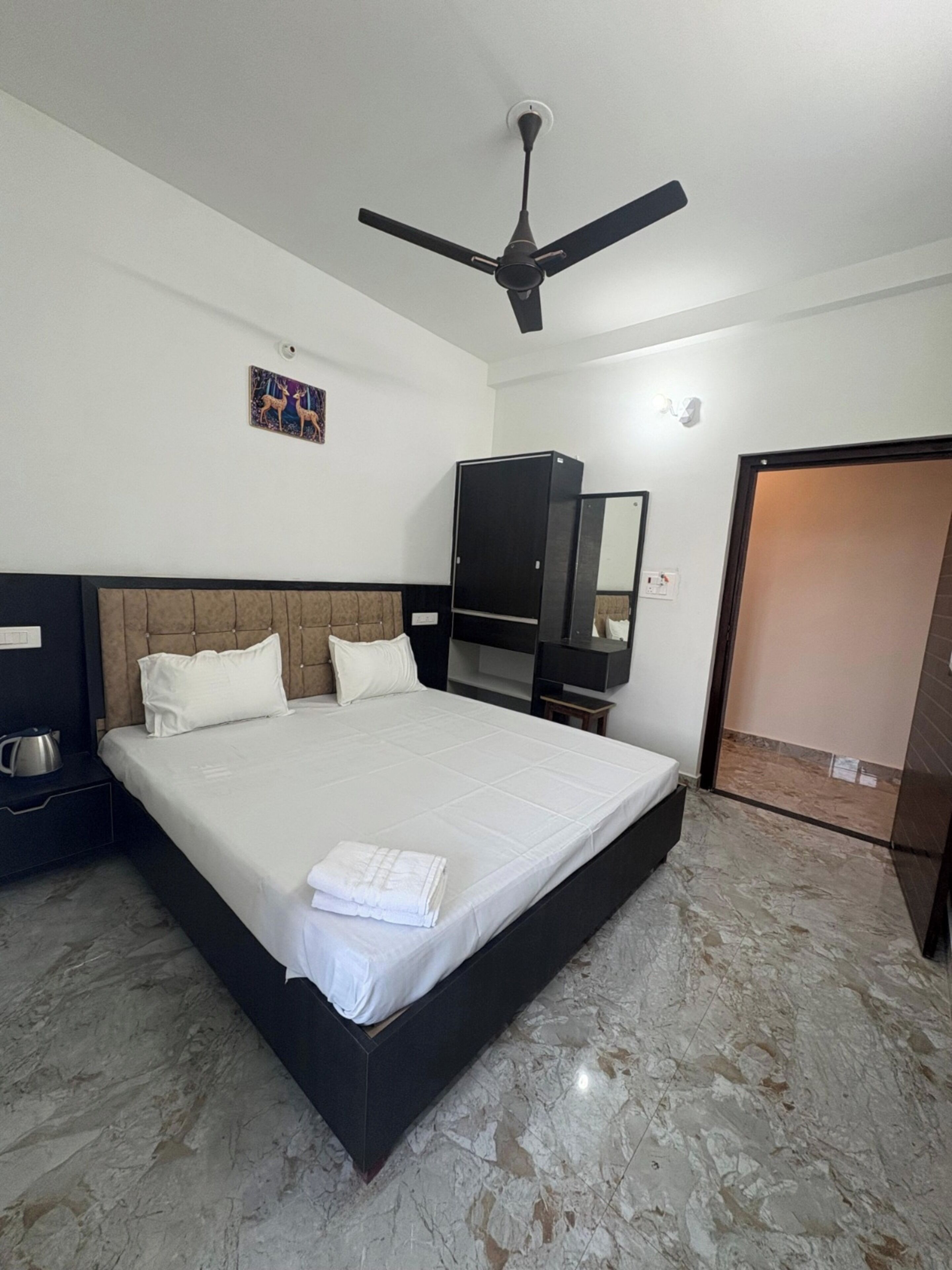 Luxury Room | Rollaway beds, free WiFi, bed sheets
