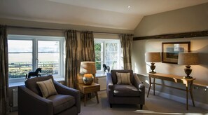 Deluxe Suite, Park View | Interior