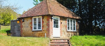Cowdray Lodge Bed & Breakfast 