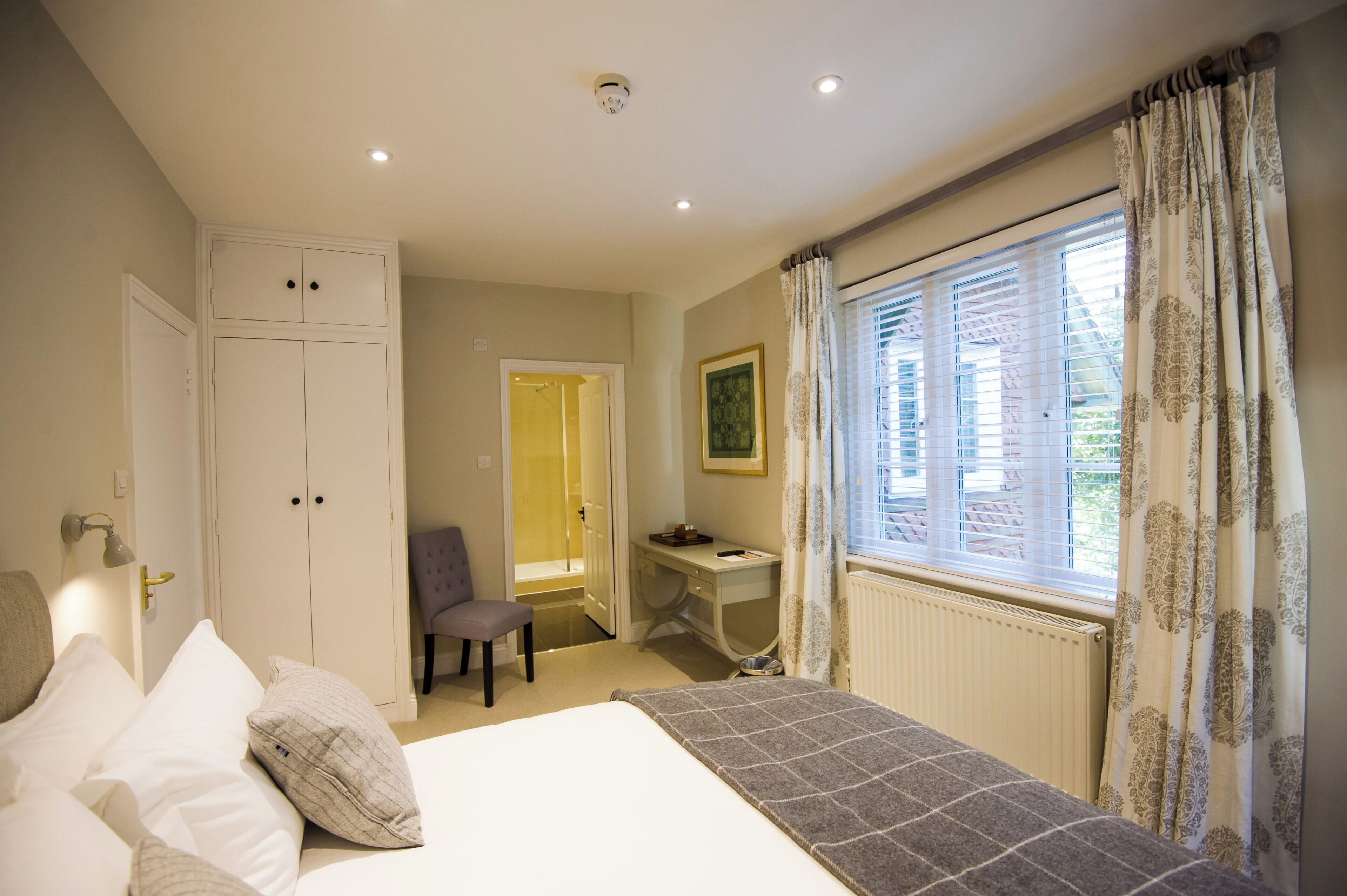 Deluxe Double Room | Iron/ironing board, free WiFi