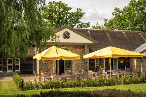 Cowdray Lodge Bed & Breakfast 