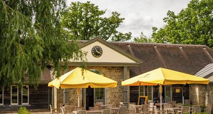 Cowdray Lodge Bed & Breakfast