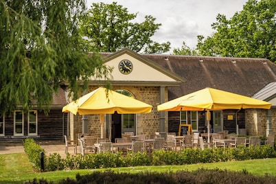 Cowdray Lodge Bed & Breakfast