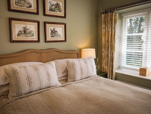 Deluxe Double Room, Park View | Iron/ironing board, free WiFi