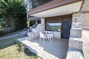 Outdoor dining - Twin Castles Left Maisonette by RentalsPro (Kassandreia)