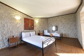 Room - Twin Castles Left Maisonette by RentalsPro (Kassandreia)