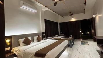 Blackout curtains, soundproofing, iron/ironing board, free WiFi