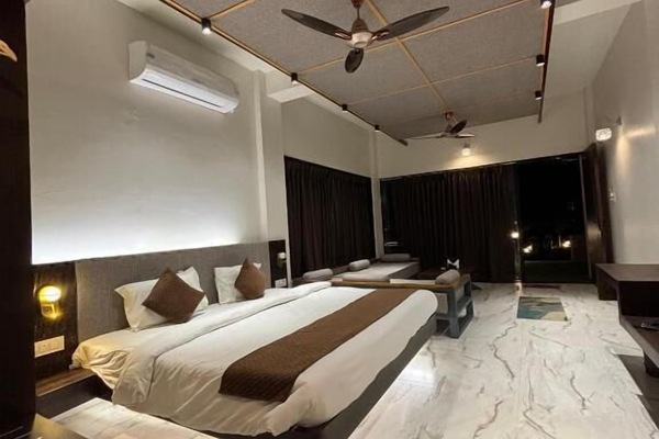 Blackout drapes, soundproofing, iron/ironing board, WiFi (free)