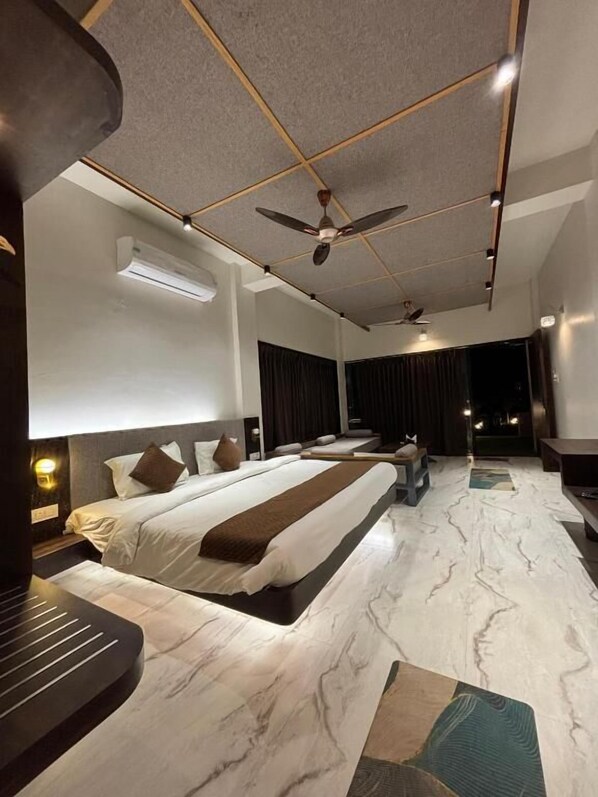 Blackout drapes, soundproofing, iron/ironing board, free WiFi - Dhruvtara Farms & Resort (Jabalpur)
