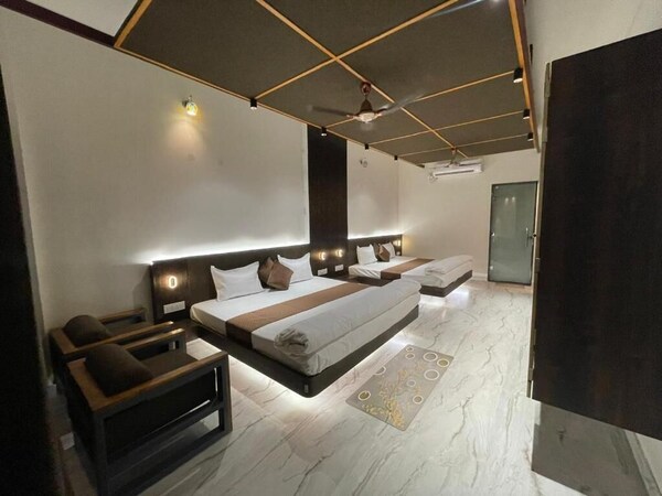 Dhruvtara Farms & Resort - Jabalpur