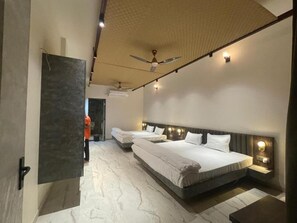 Verdunkelungsvorhänge, schallisolierte Zimmer, Bügeleisen/Bügelbrett