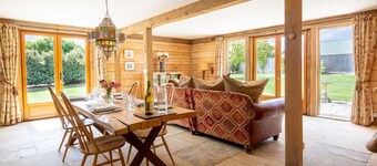 Moonlight Barn - Sleeps 4 Dog-friendly Country Retreat Near Oxford