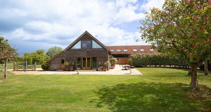 Moonlight Barn - Sleeps 4 Dog-friendly Country Retreat Near Oxford